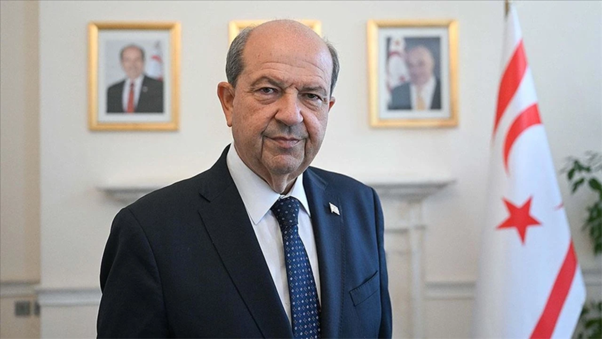 Ο Τατάρ κλείνει την πόρτα στην ομοσπονδία και υψώνει σημαία «δύο κρατών»