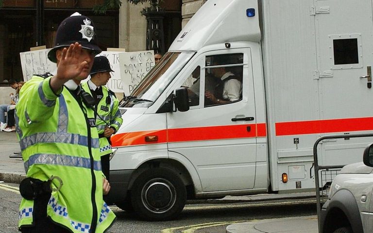 Μάντσεστερ: Επίθεση με μαχαίρι σε συναγωγή-Τέσσερα άτομα τραυματίστηκαν (vid)