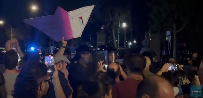 Ένωση Συντακτών: Καταδικάζει τη βία κατά δημοσιογράφου από την Αστυνομία