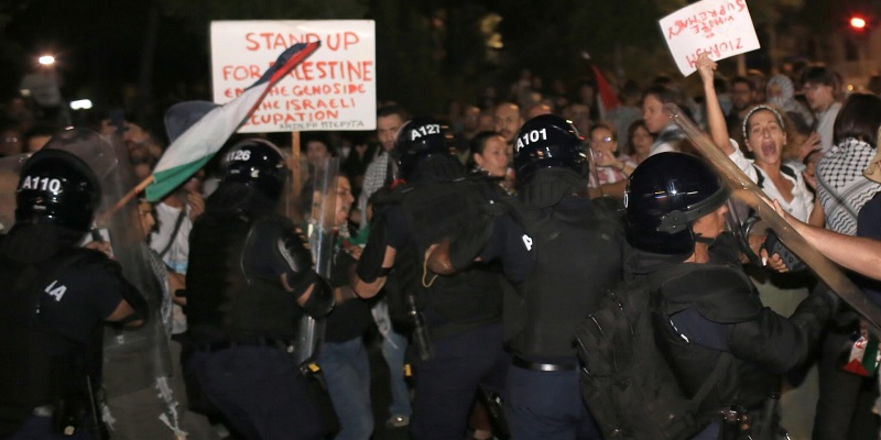 Καταγγελίες στην ΑΔΙΠΑ από τους διαδηλωτές – «Προπηλακίστηκε πρώην Υπουργός»