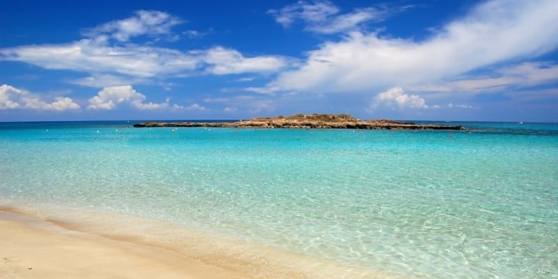 Βρετανικό ΜΜΕ: Ιδανικός φθινοπωρινός προορισμός η Κύπρος – 28°C τον Οκτώβριο