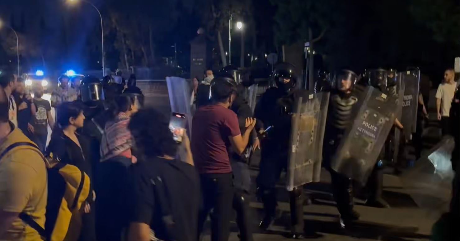 Στη Βουλή το ζήτημα των διαδηλώσεων μετά τα επεισόδια έξω από το ΥΠΕΞ