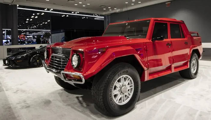 Σπάνια Lamborghini LM002 του 1987 πωλήθηκε 0χιλ