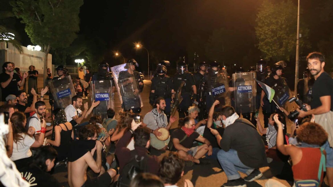 Επεισόδια έξω από ΥΠΕΞ:Έρευνα για ποινικά και πειθαρχικά αδικήματα Αστυνομικών