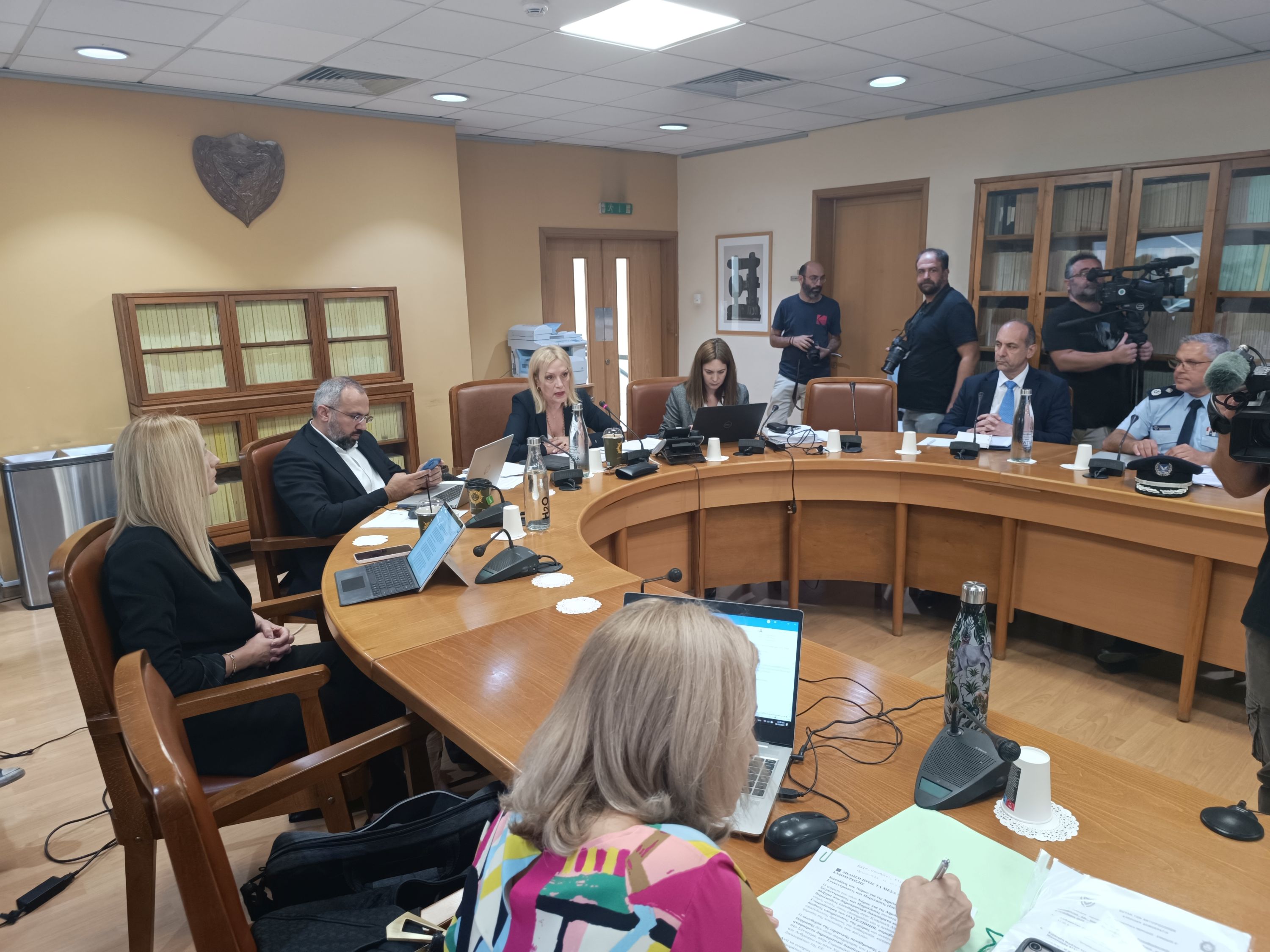 Θυελλώδης συνεδρία για συγκεντρώσεις: «Θα γίνουν τροποποιήσεις» Θυελλώδης συνεδρία για συγκεντρώσεις: «Θα γίνουν τροποποιήσεις»