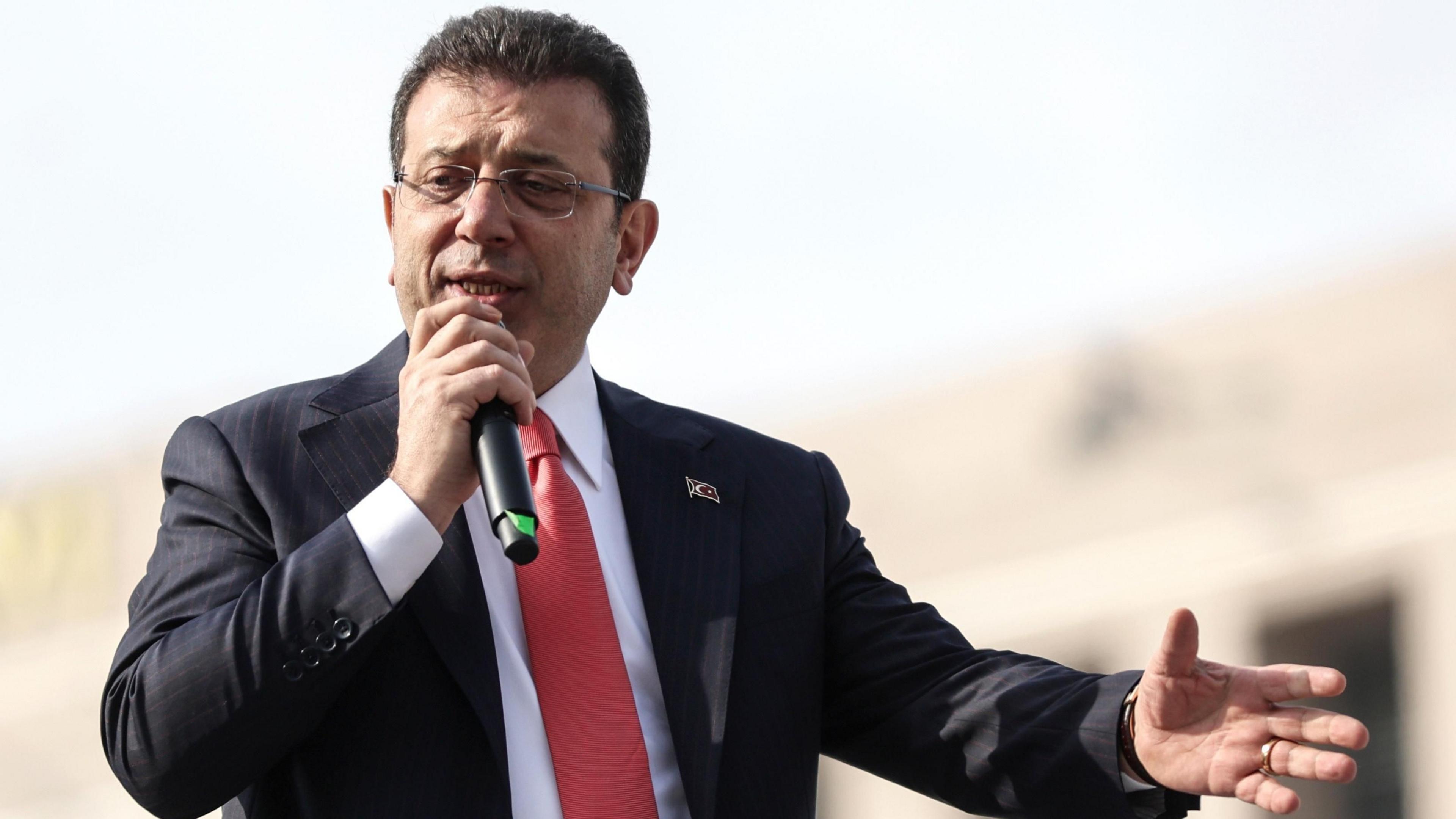 Ιμάμογλου: Καταγγέλει πραξικόπημα κατά της δημοκρατίας στη γαλλική «Le Monde» Ιμάμογλου: Καταγγέλει πραξικόπημα κατά της δημοκρατίας στη γαλλική «Le Monde»