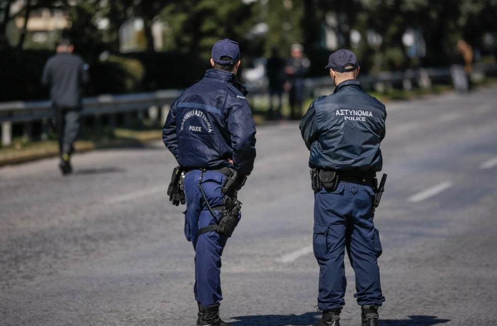 Εύοσμος: 3 νεαροί προσποιούνταν τους… αστυνομικούς