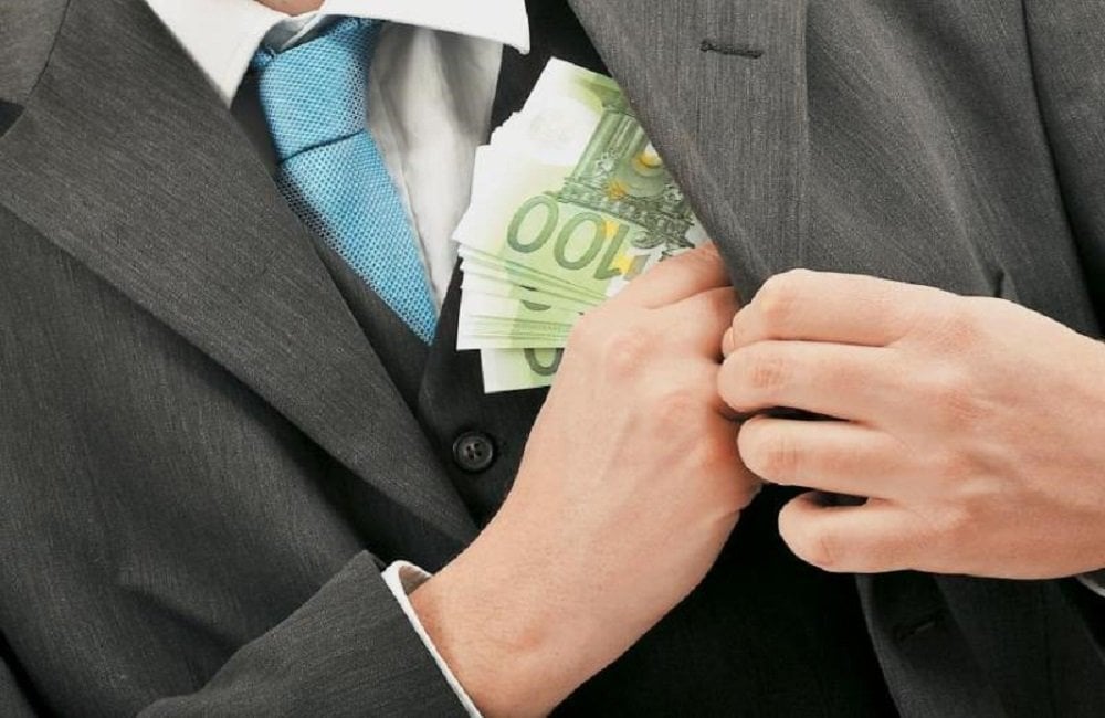 Αυτός είναι ο αξιωματούχος με 70 καταγγελίες για διαφθορά – Δείτε το πόρισμα Αυτός είναι ο αξιωματούχος με 70 καταγγελίες για διαφθορά – Δείτε το πόρισμα