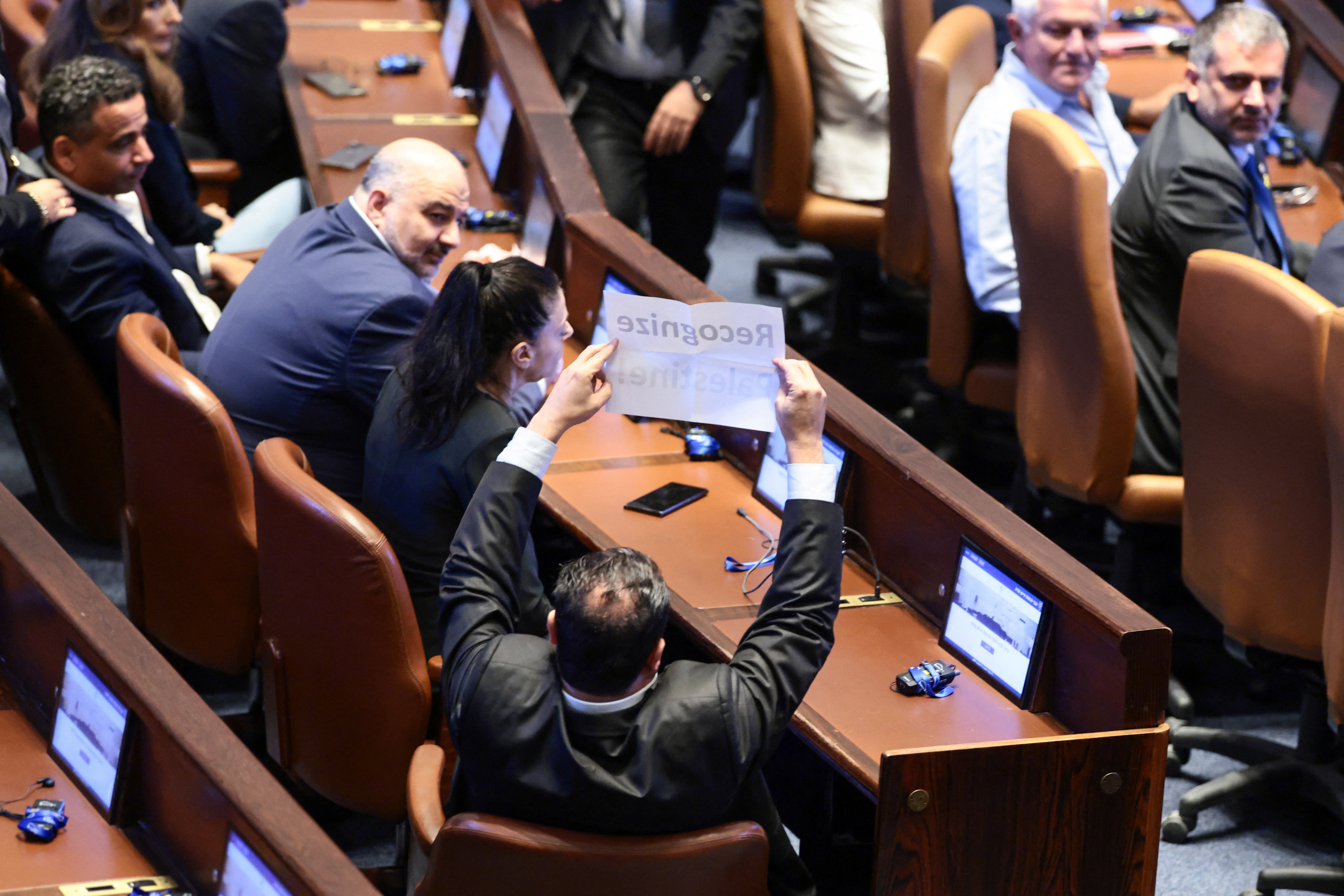 Μικρή ένταση στην Κνεσέτ - Διέκοψαν Τραμπ με σύνθημα για Παλαιστίνη (ΒΙΝΤΕΟ)