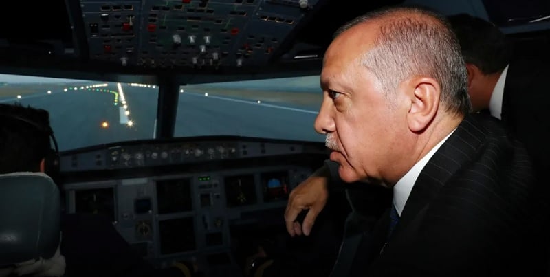 Ο Ερντογάν δεν κατέβαινε από το αεροπλάνο λόγω… Νετανιάχου