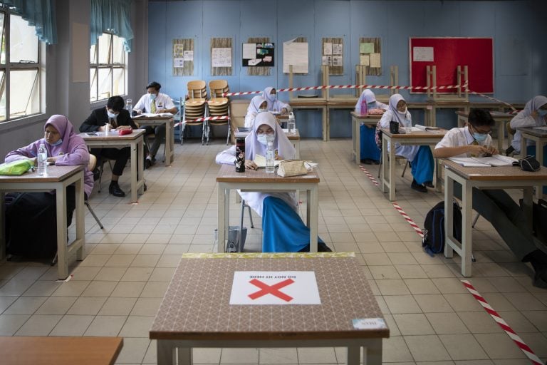 Μαλαισία: Περίπου 6.000 μαθητές νόσησαν από γρίπη-Έκλεισαν σχολεία Μαλαισία: Περίπου 6.000 μαθητές νόσησαν από γρίπη-Έκλεισαν σχολεία