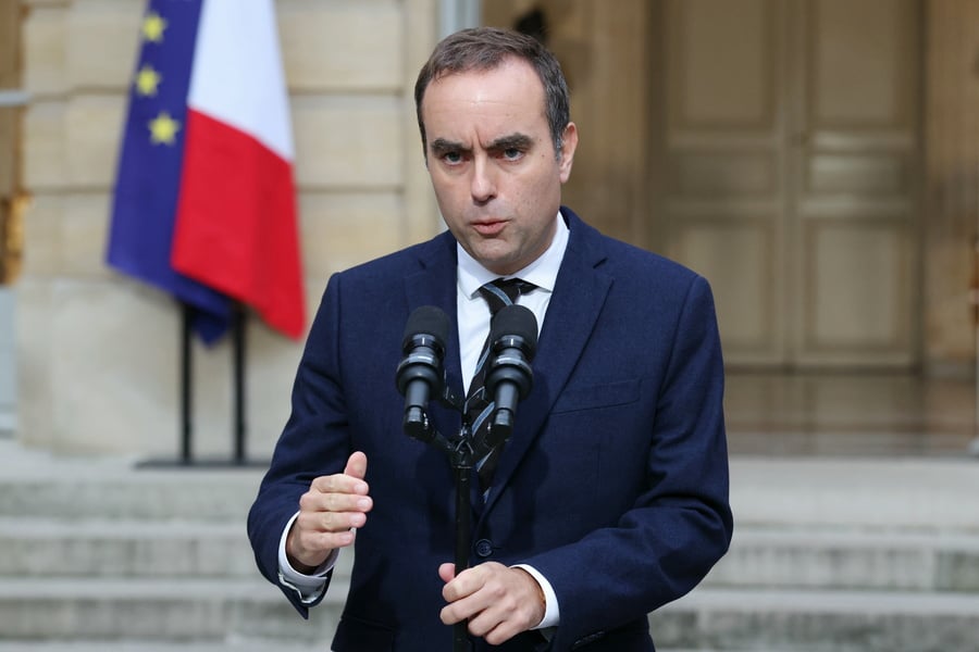 Λεκορνί: Αναστέλλεται η μεταρρύθμιση του συνταξιοδοτικού μέχρι το 2027 Λεκορνί: Αναστέλλεται η μεταρρύθμιση του συνταξιοδοτικού μέχρι το 2027