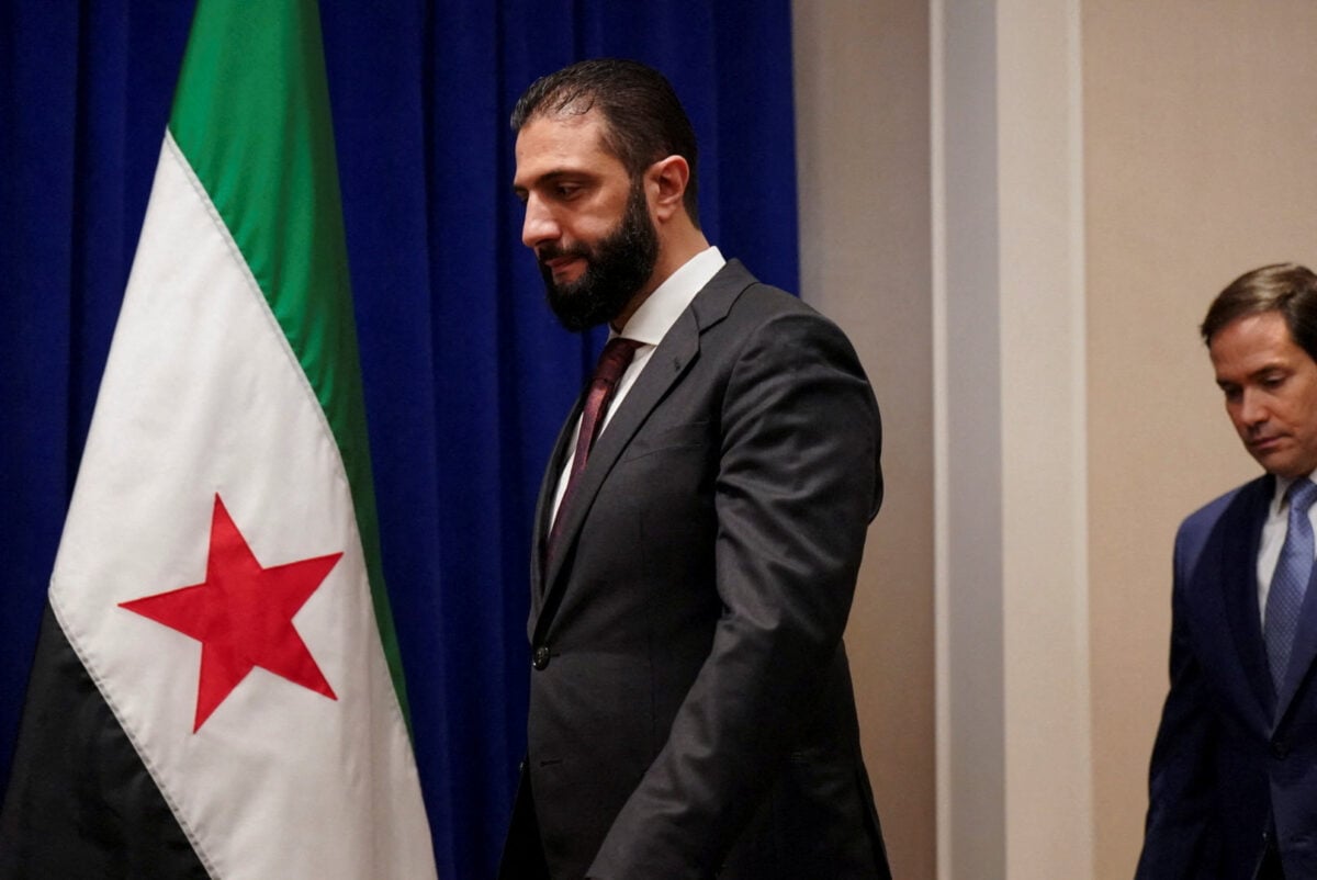Σύρος πρόεδρος: Θα ζητήσει από τη Μόσχα να παραδώσει τον Μπασάρ Αλ Άσαντ Σύρος πρόεδρος: Θα ζητήσει από τη Μόσχα να παραδώσει τον Μπασάρ Αλ Άσαντ