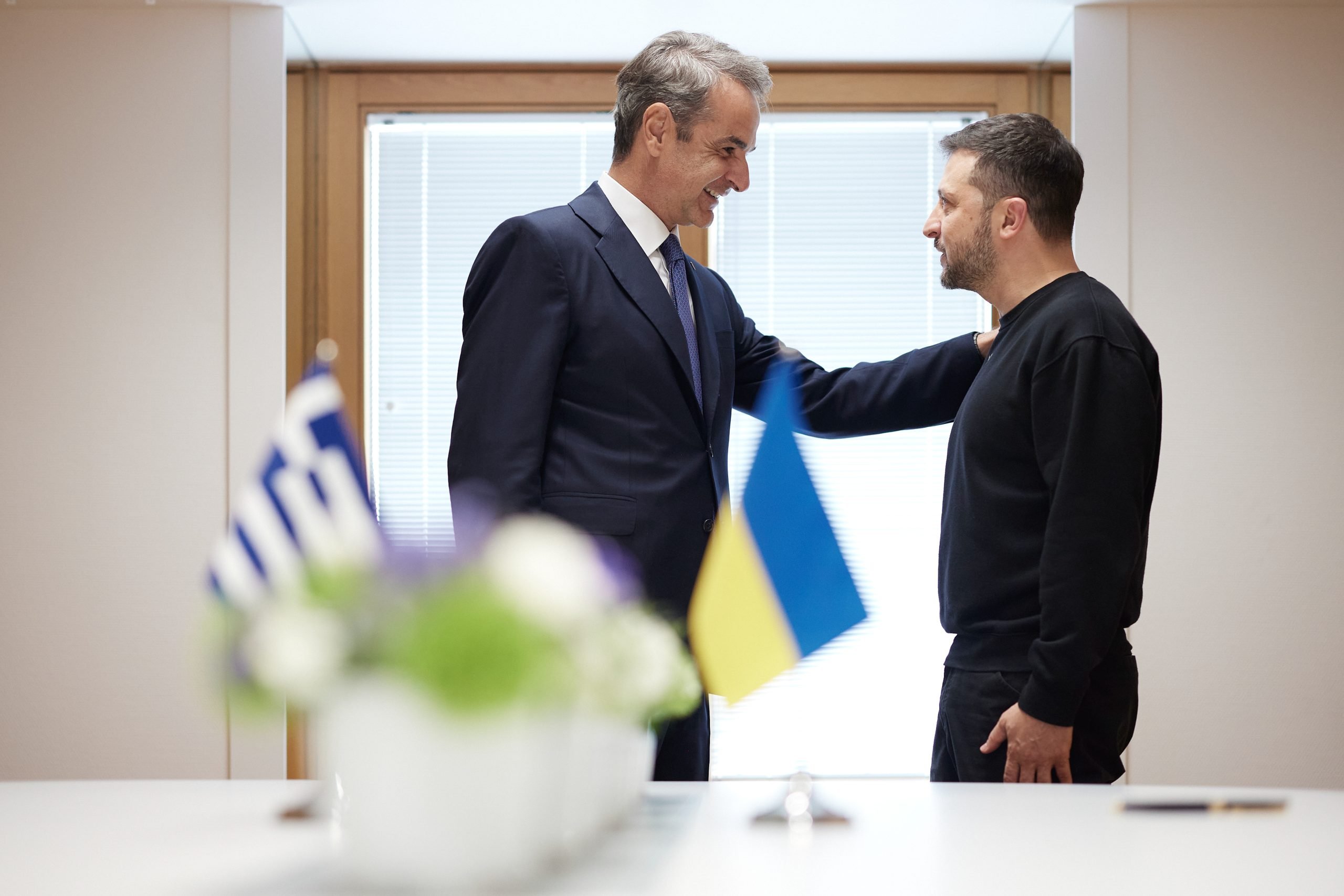 Επικοινωνία Μητσοτάκη-Ζελένσκι ενόψει του Ευρωπαϊκού Συμβουλίου στις Βρυξέλλες Επικοινωνία Μητσοτάκη-Ζελένσκι ενόψει του Ευρωπαϊκού Συμβουλίου στις Βρυξέλλες