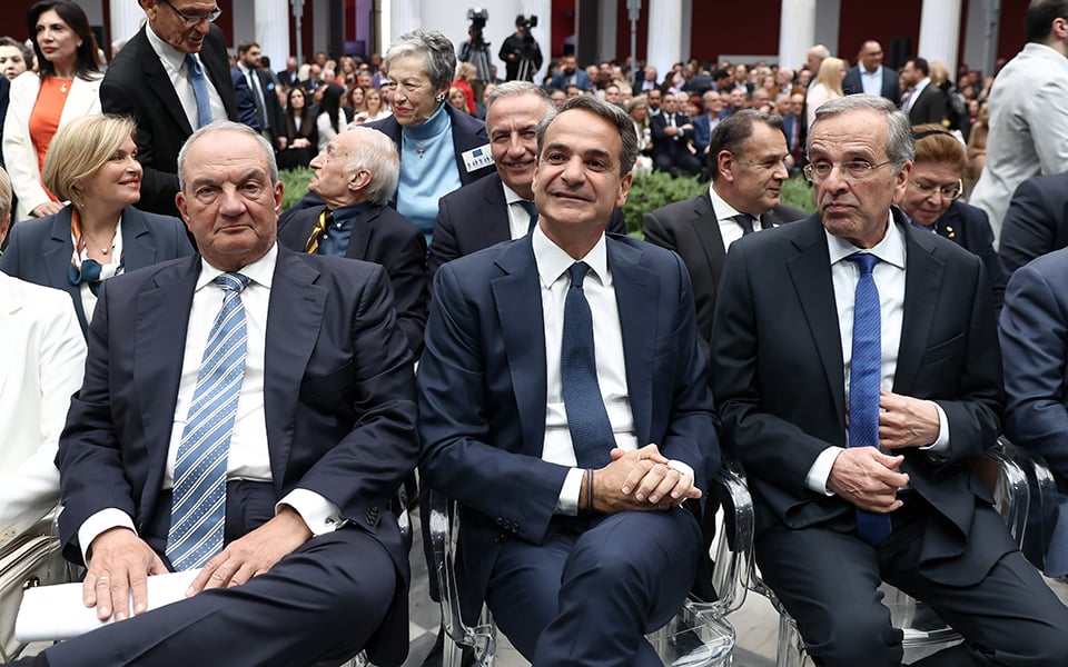 «Καμπάνες» Καραμανλή σε Μητσοτάκη για θεσμική κρίση-Παρών και ο Σαμαράς (VID) «Καμπάνες» Καραμανλή σε Μητσοτάκη για θεσμική κρίση-Παρών και ο Σαμαράς (VID)