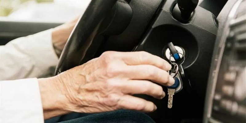 ΣΑΕΚ: Δεν υφίσταται ζήτημα άρνησης ασφάλισης σε οδηγούς τρίτης ηλικίας ΣΑΕΚ: Δεν υφίσταται ζήτημα άρνησης ασφάλισης σε οδηγούς τρίτης ηλικίας