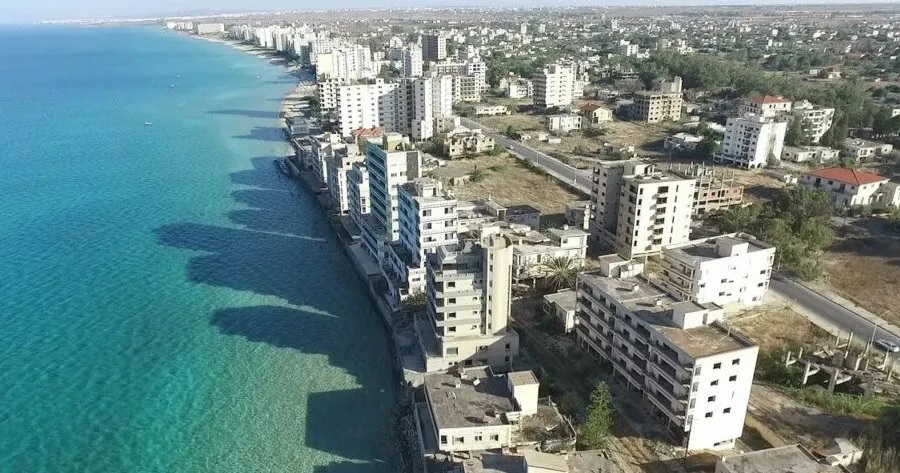 Δεξί χέρι του Ιρανού φερόμενου σφετεριστή ο ουκρανός Ντένις Ποχοντίν Δεξί χέρι του Ιρανού φερόμενου σφετεριστή ο ουκρανός Ντένις Ποχοντίν