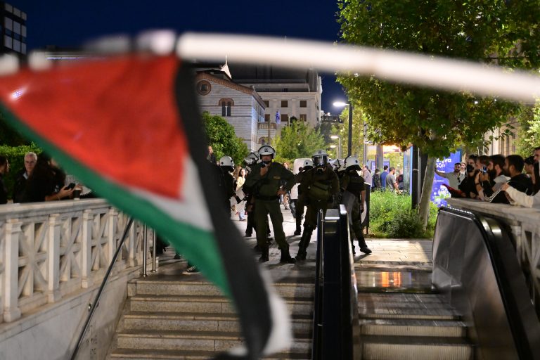 Η ΕΛ.ΑΣ. μπλόκαρε εκδήλωση για Χαμάς και Σινουάρ στο κέντρο της Αθήνας Η ΕΛ.ΑΣ. μπλόκαρε εκδήλωση για Χαμάς και Σινουάρ στο κέντρο της Αθήνας