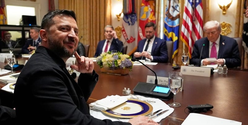 Ο Ζελένσκι έδειξε στον Τραμπ χάρτες με πιθανούς στόχους εντός της Ρωσίας Ο Ζελένσκι έδειξε στον Τραμπ χάρτες με πιθανούς στόχους εντός της Ρωσίας