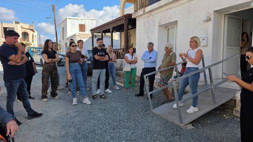 Κάτοικοι της Αναρίτας διαμαρτύρονται για προβλήματα στην κοινότητα λόγω έργων Κάτοικοι της Αναρίτας διαμαρτύρονται για προβλήματα στην κοινότητα λόγω έργων