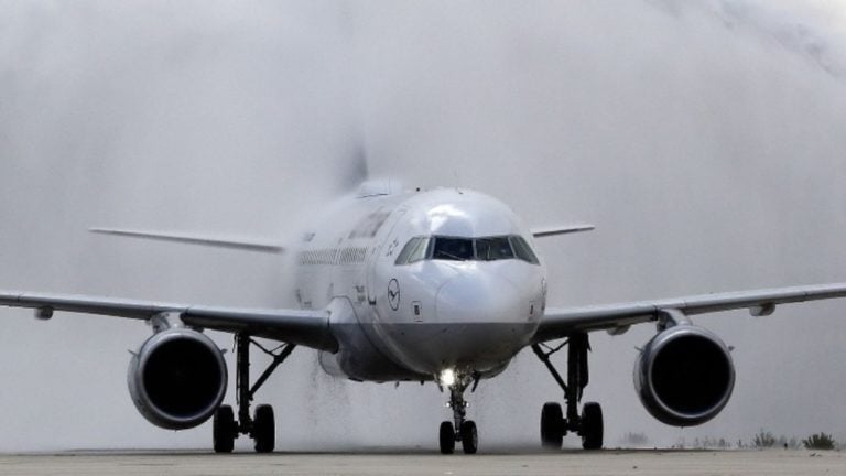 Ρωσία: Αναγκαστική προσγείωση αεροσκάφους Airbus Α320 λόγω τεχνικής βλάβης Ρωσία: Αναγκαστική προσγείωση αεροσκάφους Airbus Α320 λόγω τεχνικής βλάβης