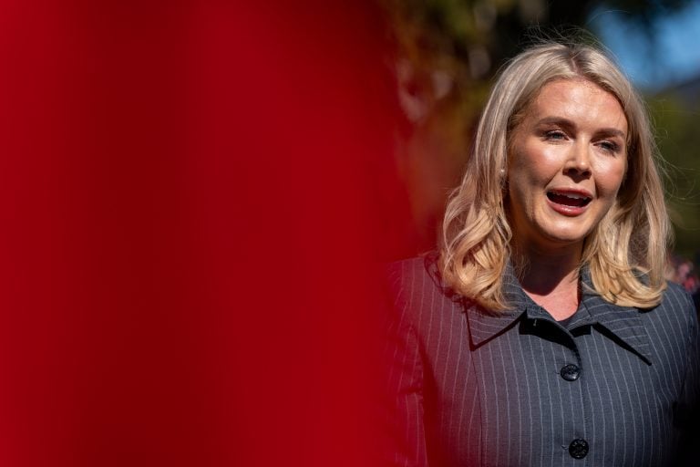 «Η μάνα σου»: Η απροσδόκητη απάντηση της εκπροσώπου του Τραμπ σε δημοσιογράφο «Η μάνα σου»: Η απροσδόκητη απάντηση της εκπροσώπου του Τραμπ σε δημοσιογράφο