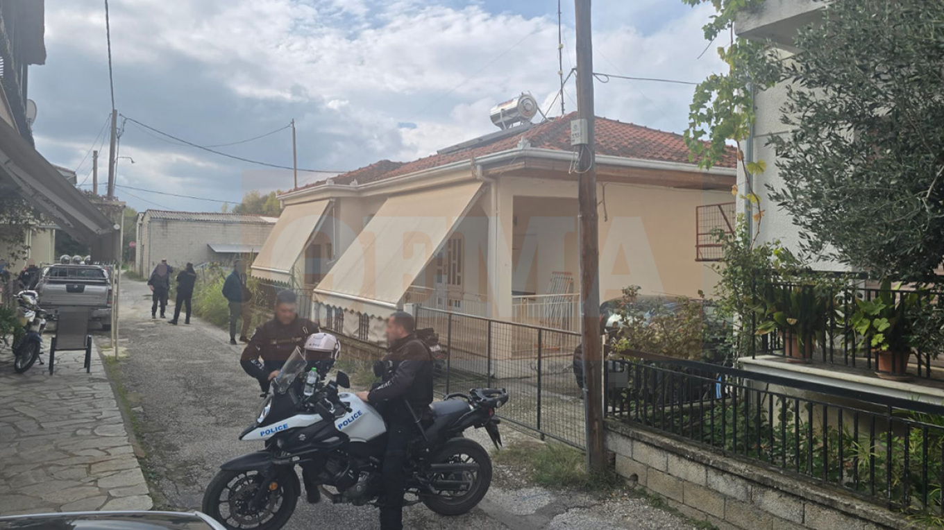 Τραγωδία στα Τρίκαλα: 18χρονος έπνιξε τη μητέρα του Τραγωδία στα Τρίκαλα: 18χρονος έπνιξε τη μητέρα του