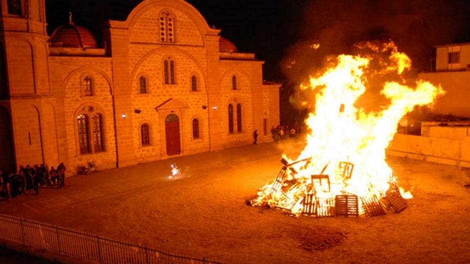 Σύμφωνη η Αρχιεπισκοπή να πάει στην Ολομέλεια το ν/σ για λαμπρατζιές