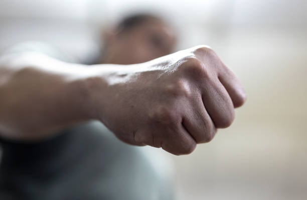 Χαμός στο παζαράκι Τίμης- Τον ξυλοφόρτωσαν επιτήδειοι για υαλοκαθαριστήρες Χαμός στο παζαράκι Τίμης- Τον ξυλοφόρτωσαν επιτήδειοι για υαλοκαθαριστήρες