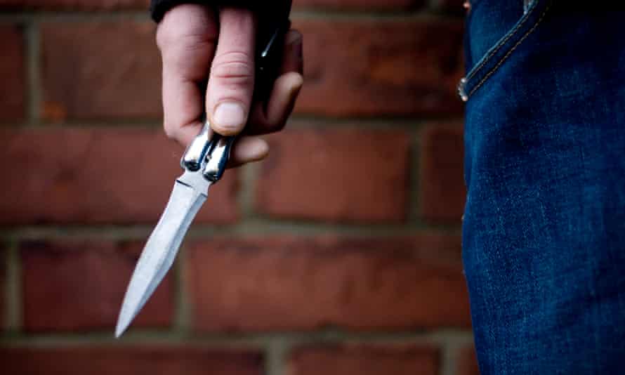 Λεμεσός: Ανέσυρε μαχαίρι και απείλησε αστυνομικούς – Χειροπέδες σε 29χρονο Λεμεσός: Ανέσυρε μαχαίρι και απείλησε αστυνομικούς – Χειροπέδες σε 29χρονο