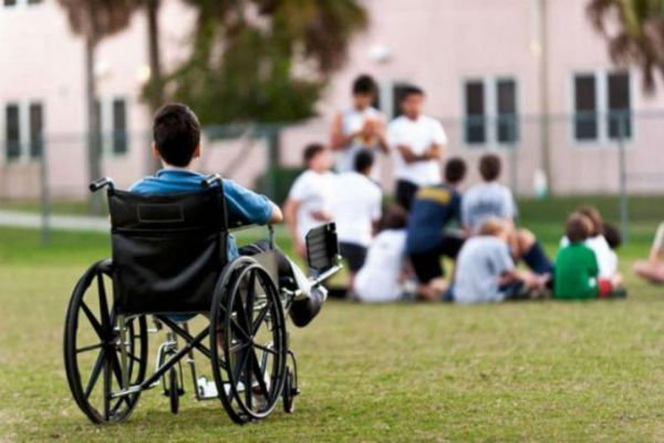 Εκδήλωση διαμαρτυρίας έξω από το Υπ. Παιδείας για τα παιδιά με αναπηρία Εκδήλωση διαμαρτυρίας έξω από το Υπ. Παιδείας για τα παιδιά με αναπηρία