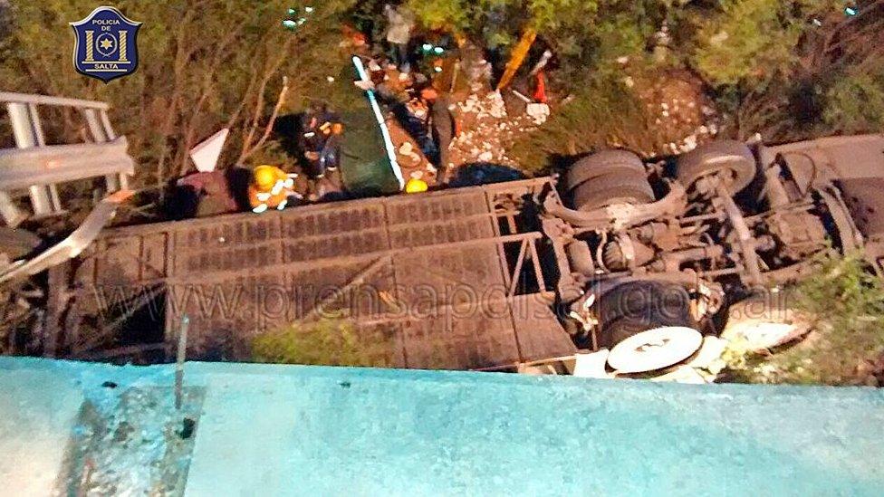 Αργεντινή: Τουλάχιστον εννέα νεκροί από πτώση λεωφορείου σε ποταμό Αργεντινή: Τουλάχιστον εννέα νεκροί από πτώση λεωφορείου σε ποταμό