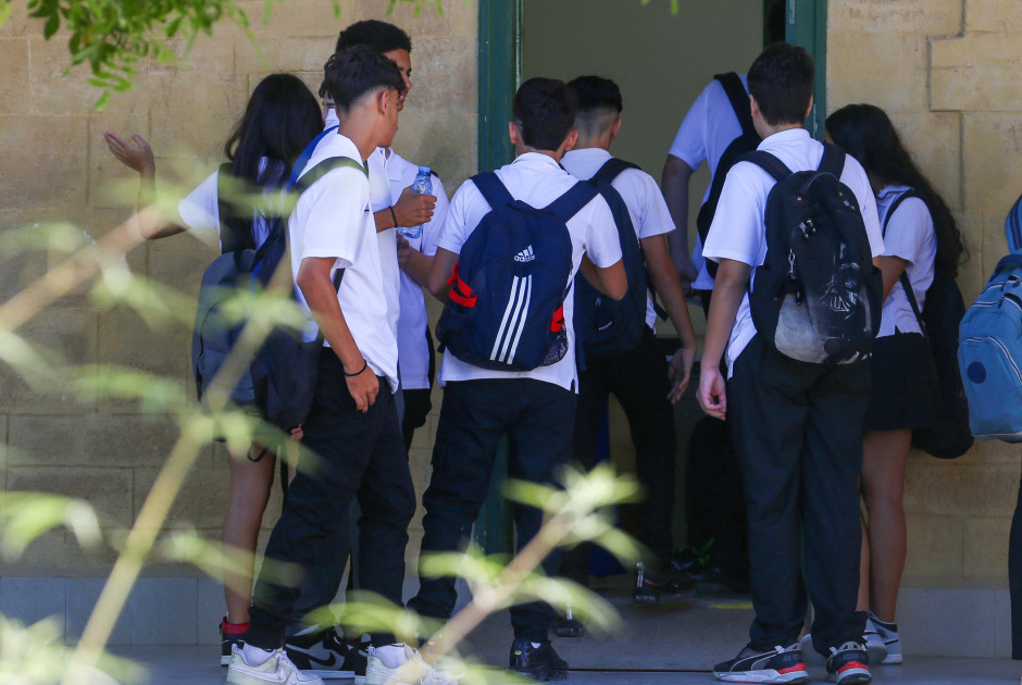 Εξωσχολικοί μπήκαν στο Γυμνάσιο Αγλαντζιάς για να πουλήσουν τσιγάρα σε μαθητές