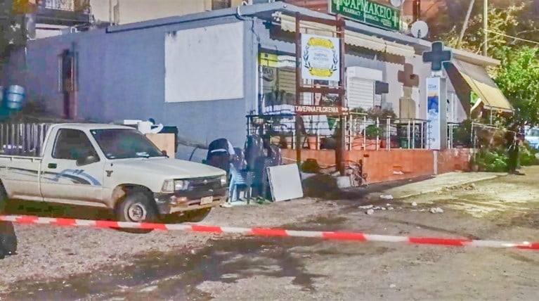 Παραδόθηκε ο 23χρονος που σκότωσε τον συγγενή του σε γλέντι στην Κρήτη Παραδόθηκε ο 23χρονος που σκότωσε τον συγγενή του σε γλέντι στην Κρήτη