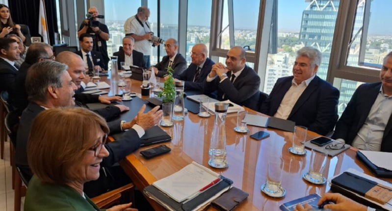 Χωρίς συμφωνία, αλλά με αύξηση των συγκλίσεων έληξε η σύσκεψη για ΑΤΑ Χωρίς συμφωνία, αλλά με αύξηση των συγκλίσεων έληξε η σύσκεψη για ΑΤΑ