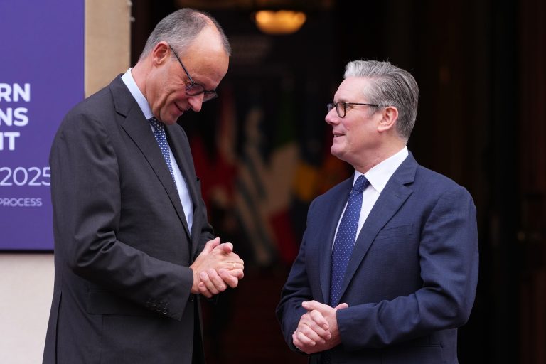 Τουρκικά μέσα: Ο Δένδιας «ενοχλήθηκε» από τις επισκέψεις Στάρμερ-Μερτς Τουρκικά μέσα: Ο Δένδιας «ενοχλήθηκε» από τις επισκέψεις Στάρμερ-Μερτς