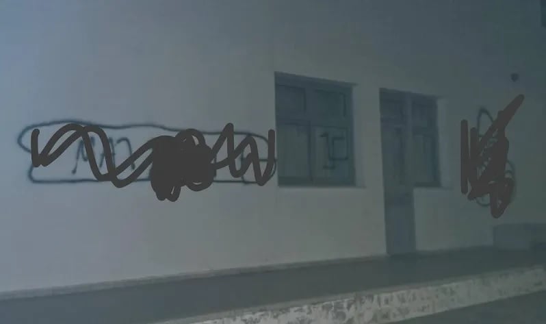 Βανδαλισμός σχολείου: Μόλις το είχαν βάψει για τη νέα σχολική χρονιά (PICS)