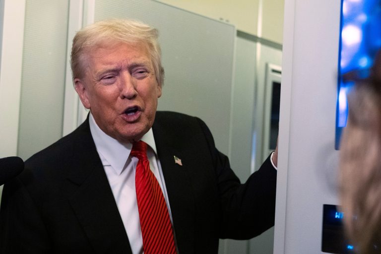 Ο Τραμπ δεν αποκλείει το ενδεχόμενο στρατιωτικής επέμβασης στη Νιγηρία