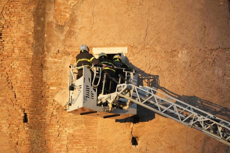 Ρώμη:Νεκρός ο εργάτης που απεγκλωβίστηκε από τα ερείπια του μεσαιωνικού πύργου