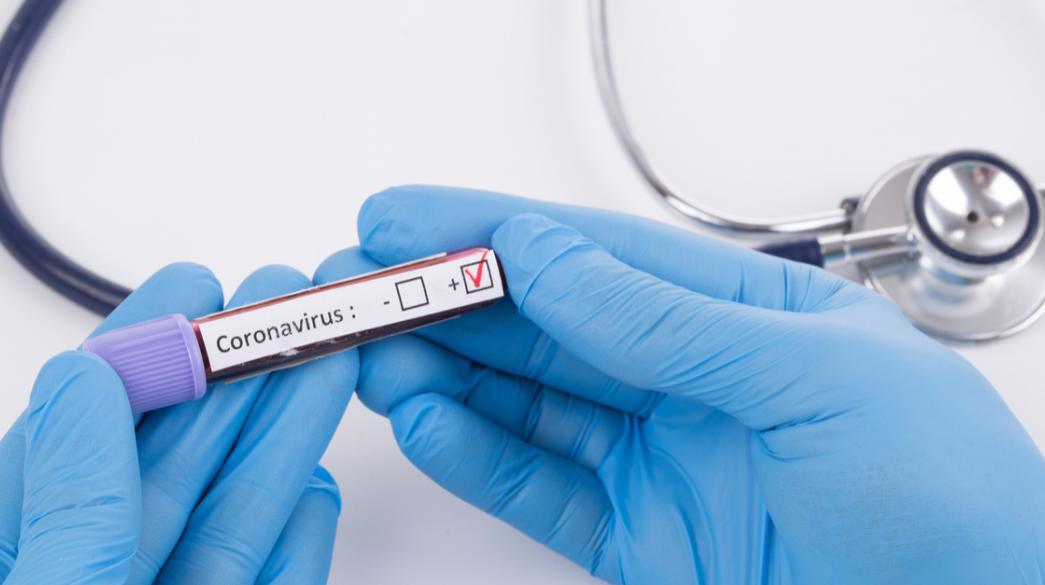 Δρ Καραγιάννης: Νέα μετάλλαξη του κορωνοϊού με σύμπτωμα τον πονόλαιμο