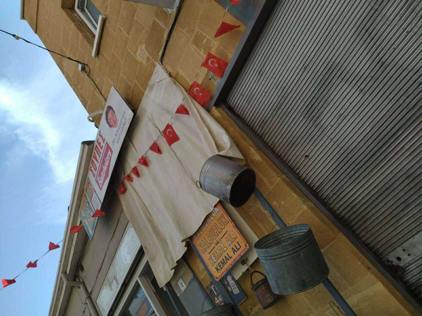 Τουρκικές σημαίες στο κέντρο της Λευκωσίας-Τι λέει ο Χαράλαμπος Προύντζος(vid)