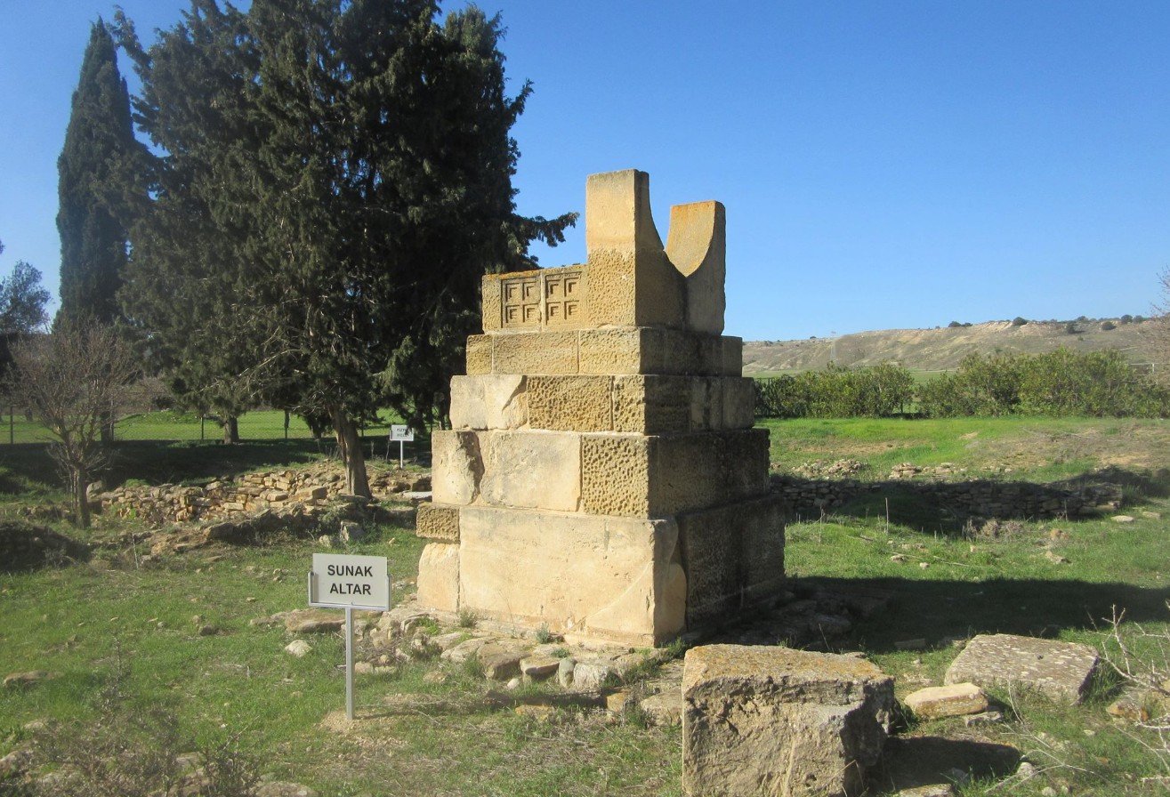 Ο «ναός με κέρατα» στη σκλαβωμένη Μύρτου ως τεκμήριο δεσμών Κύπρου-Αιγαίου