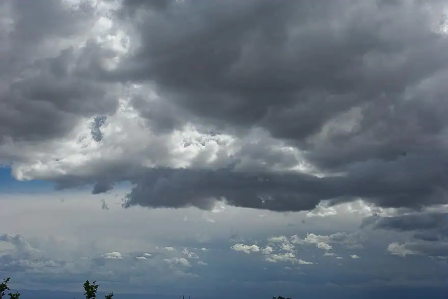 Μεμονωμένες βροχές στα ορεινά - Πτώση θερμοκρασίας την Παρασκευή
