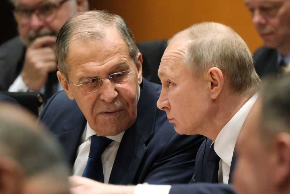 Το Κρεμλίνο απορρίπτει τις εκτιμήσεις ότι υπάρχει ρήγμα μεταξύ Πούτιν-Λαβρόφ