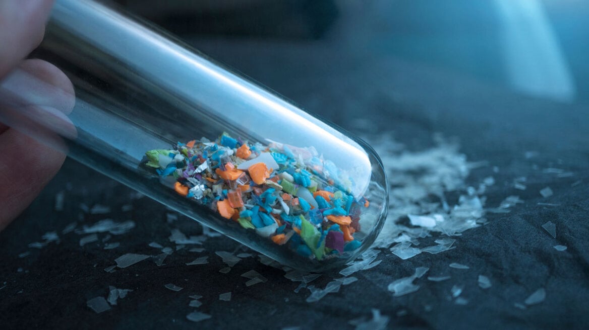 Μικροπλαστικά και «αιώνια» χημικά ένοχα για την αύξηση περιστατικών καρκίνου