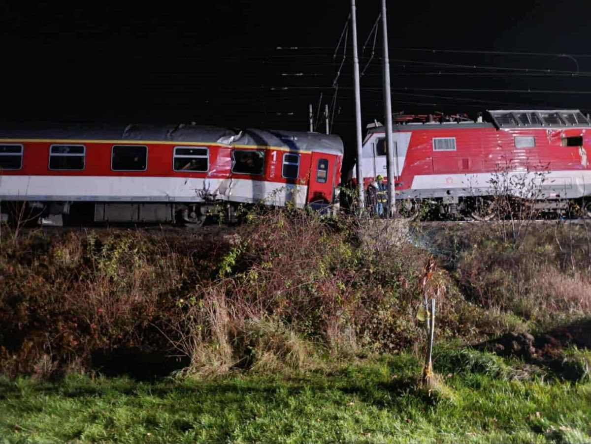 Σύγκρουση τρένων στη Σλοβακία – Αναφορές για αρκετούς τραυματίες
