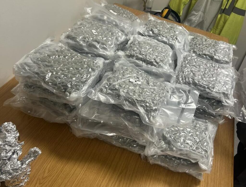 Στη φυλακή για 12 χρόνια 39χρονη για τα 22 κιλά κάνναβης