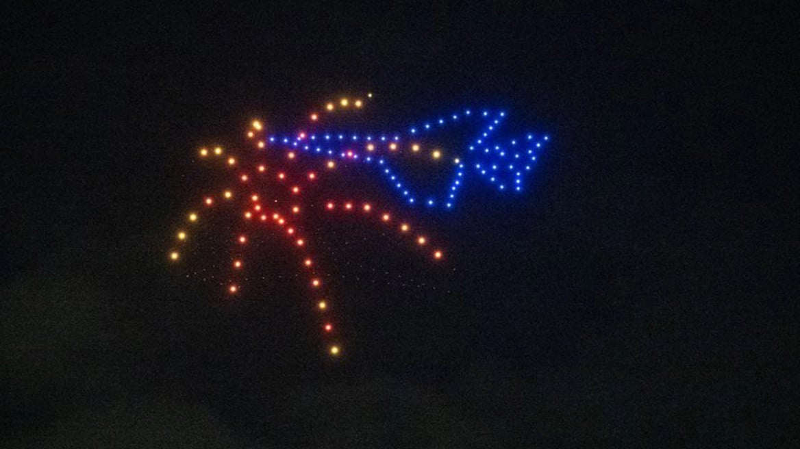 Ελλάδα:Drones σχηματίζουν ελληνικό μαχητικό και καταρρίπτουν τουρκικό (ΒΙΝΤΕΟ)