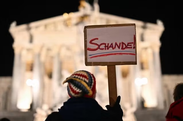 Αυστρία: Διαδήλωση εναντίον «συμποσίου» στη Βουλή προς τιμή ναζιστή