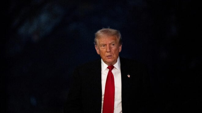 Νέα emails του Έπστιν εμπλέκουν τον Τραμπ – «Ήξερε για τα ανήλικα κορίτσια»